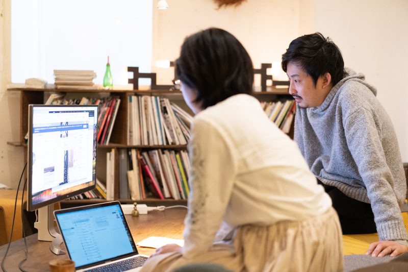 エンジニアは二人、PCは一つ。ペアプログラミングはじめました。